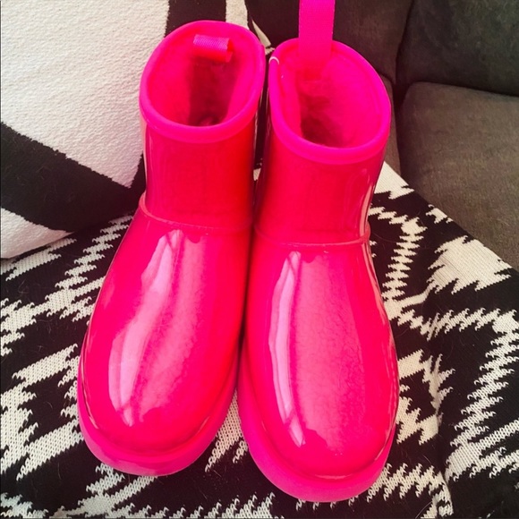 UGG Classic Clear Mini Dragon Fruit 7 - Picture 2 of 5